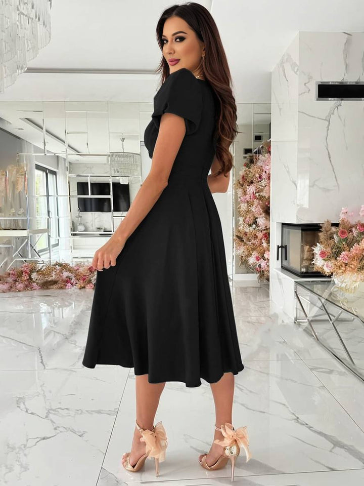 LENA – ELEGANCKA SUKIENKA Z KLASYCZNYM KROJEM