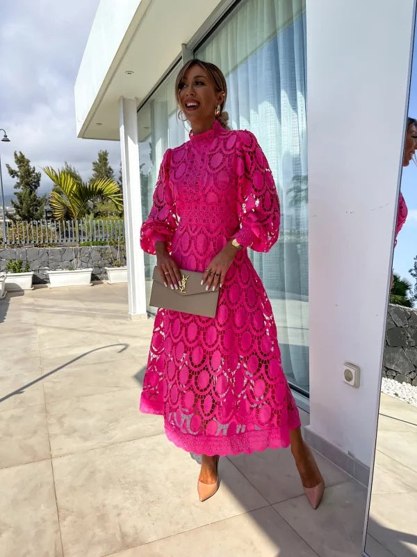 KARINA – ELEGANCKA SUKIENKA Z KORONKOWYM WZOREM